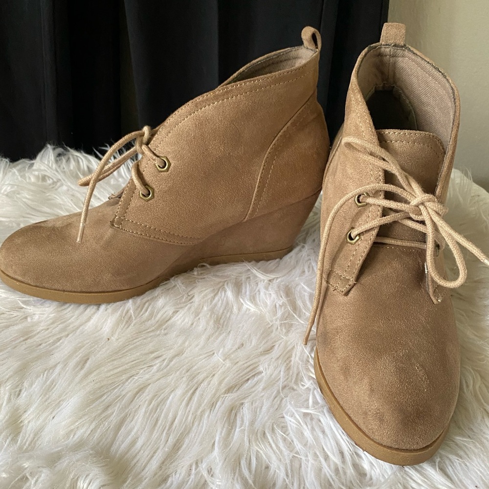 Canyon River Blues Lacey tan wedge lace up booties sz10